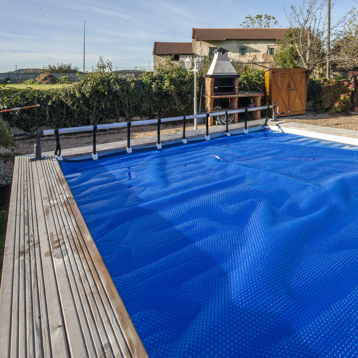 Enrouleur GRE pour piscine en bois véritable jusqu'à 5,80 m - installation en bord de piscine - B-stock