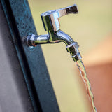 Douche solaire courbée GRE en PE 25 litres en noir