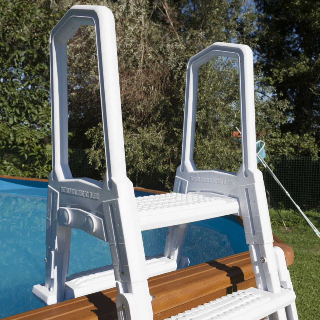 Échelle de sécurité GRE Premium en PEHD pour piscines hors sol - pour hauteurs de piscine 120 cm - 132 cm - Stock B